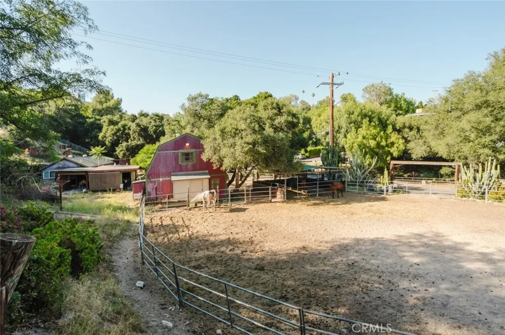 11857 East Trail Sylmar, CA 91342