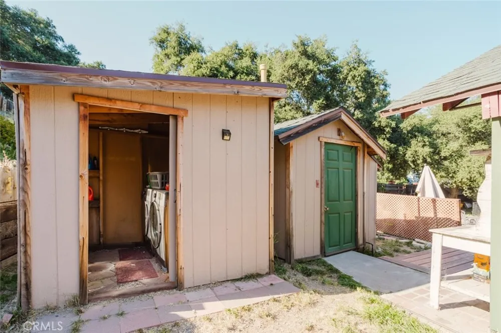 11857 East Trail Sylmar, CA 91342