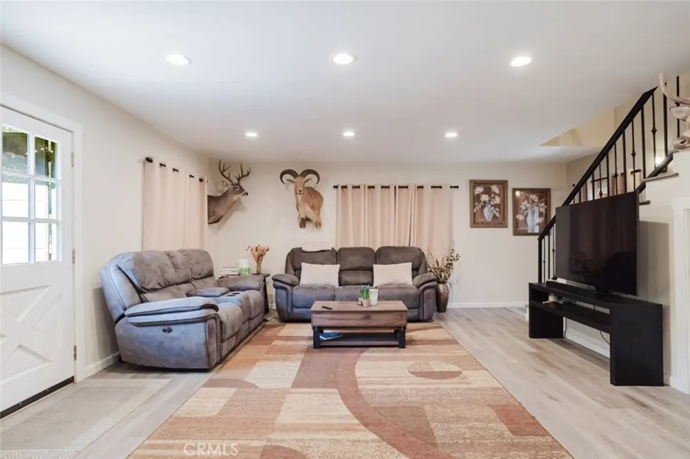 11857 East Trail Sylmar, CA 91342