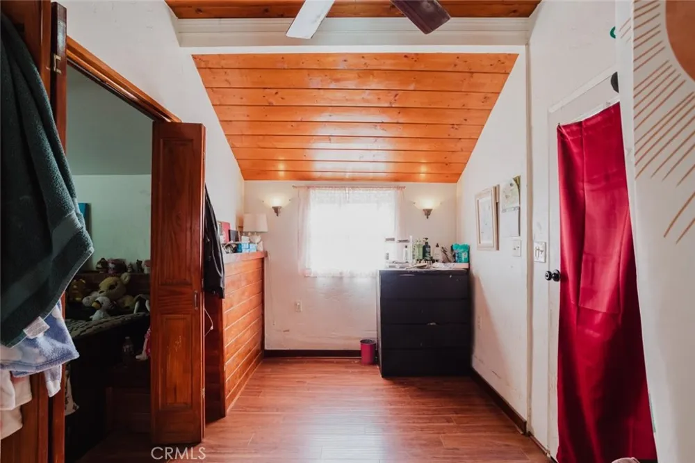 11857 East Trail Sylmar, CA 91342