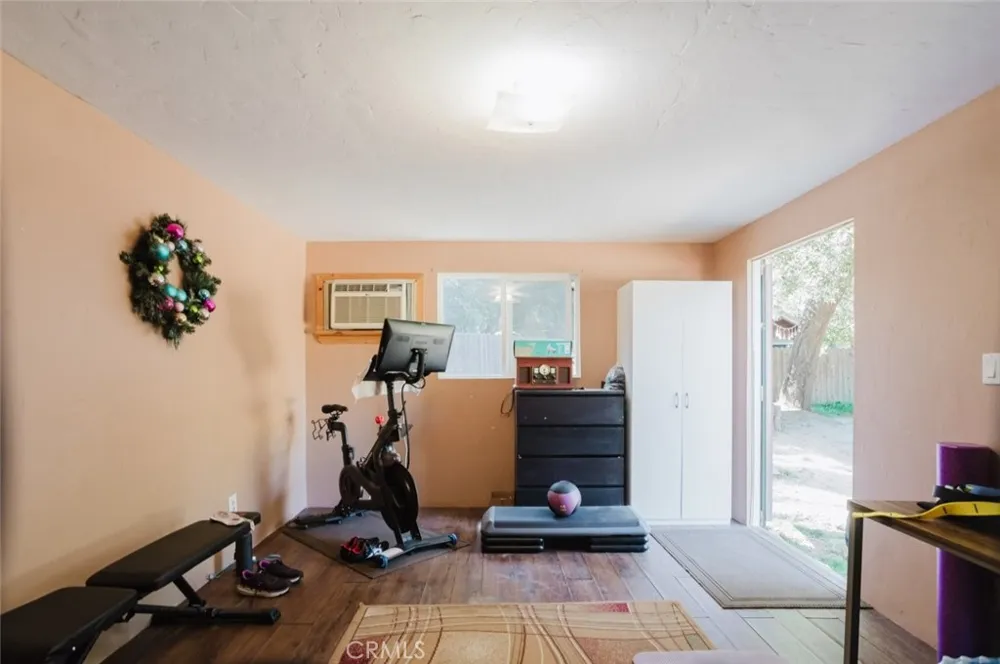 11857 East Trail Sylmar, CA 91342