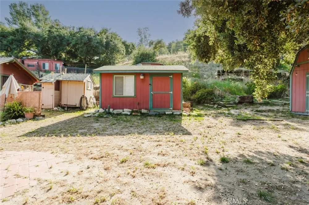 11857 East Trail Sylmar, CA 91342