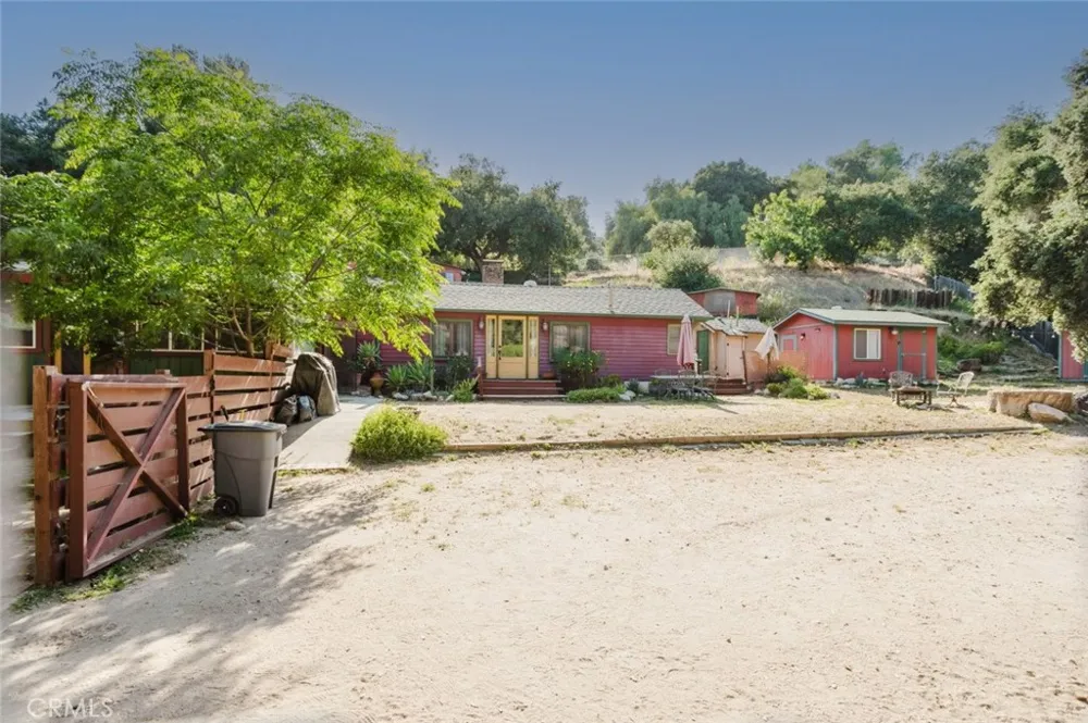 11857 East Trail Sylmar, CA 91342