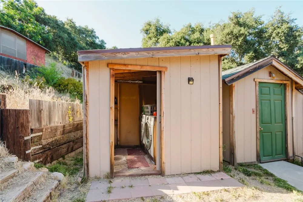 11857 East Trail Sylmar, CA 91342