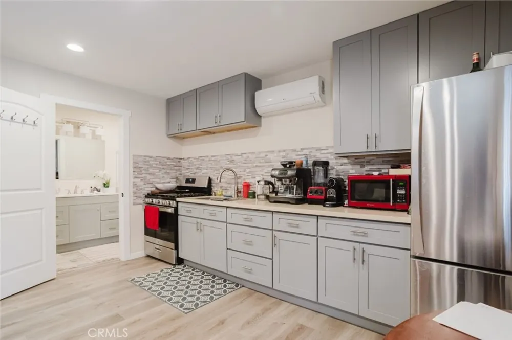 11857 East Trail Sylmar, CA 91342
