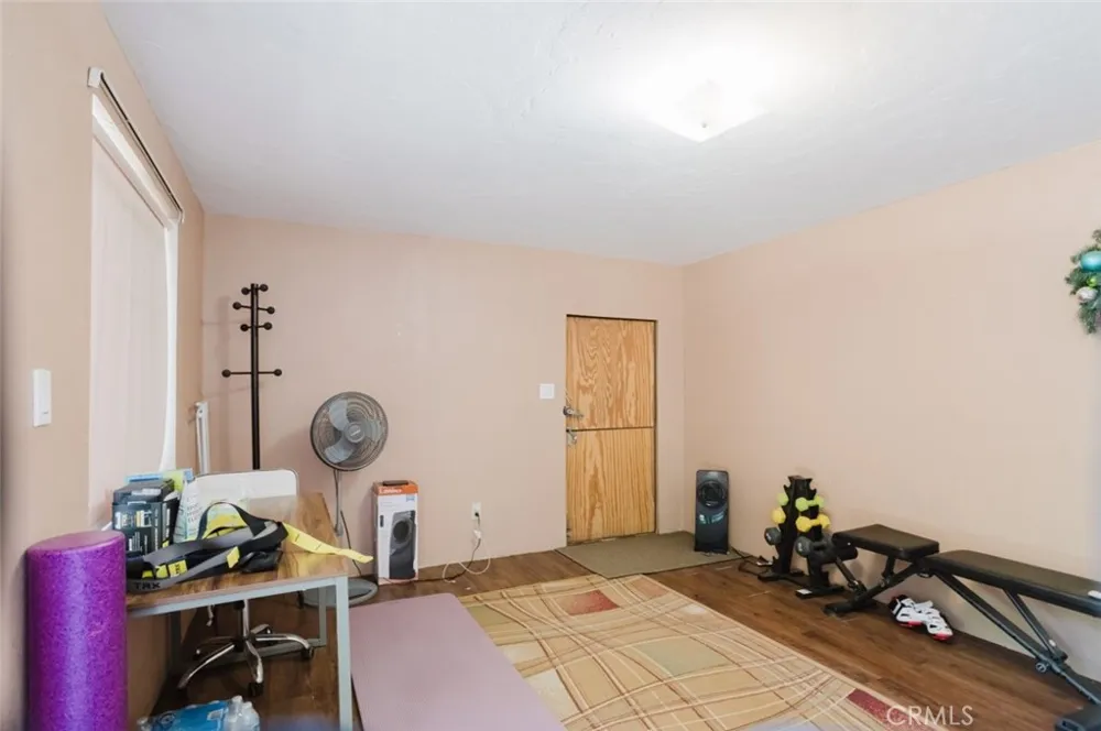 11857 East Trail Sylmar, CA 91342