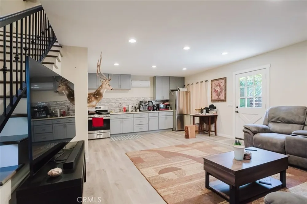 11857 East Trail Sylmar, CA 91342