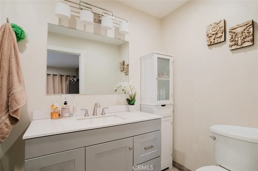 11857 East Trail Sylmar, CA 91342