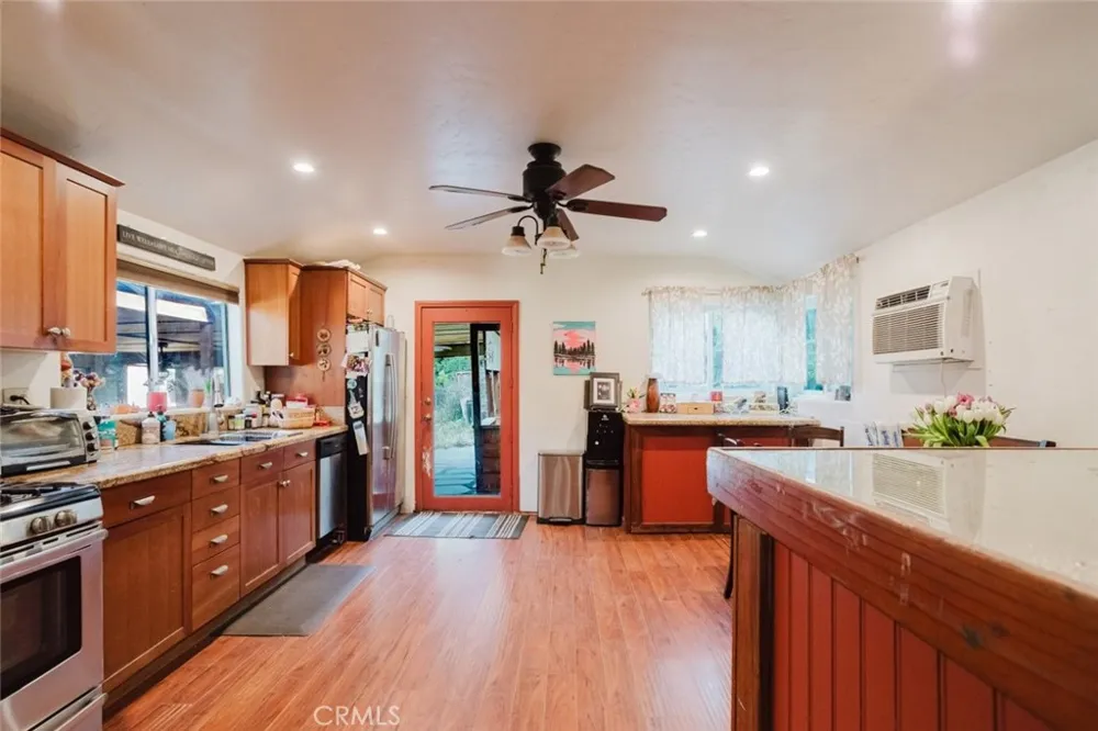11857 East Trail Sylmar, CA 91342