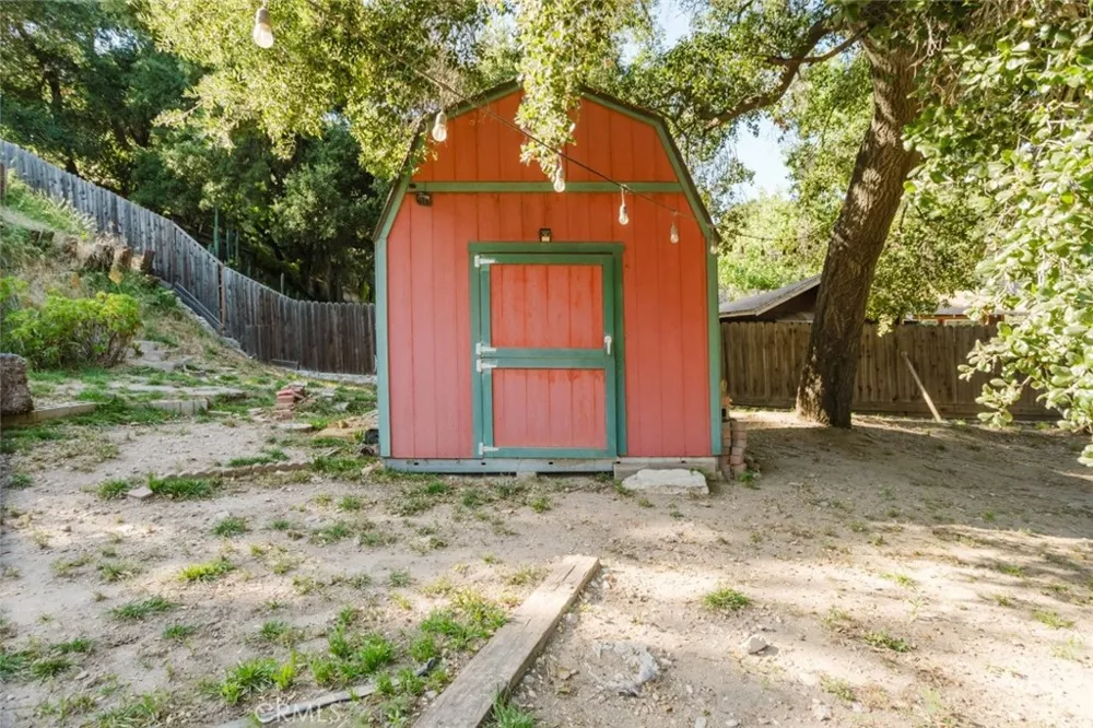 11857 East Trail Sylmar, CA 91342