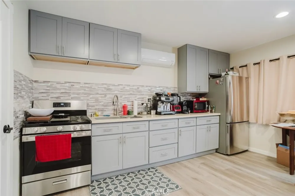 11857 East Trail Sylmar, CA 91342