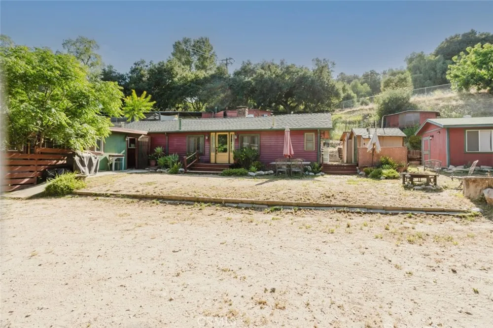 11857 East Trail Sylmar, CA 91342