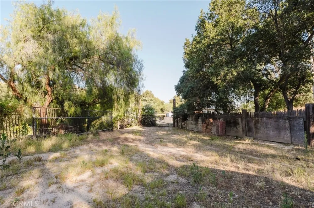 11857 East Trail Sylmar, CA 91342