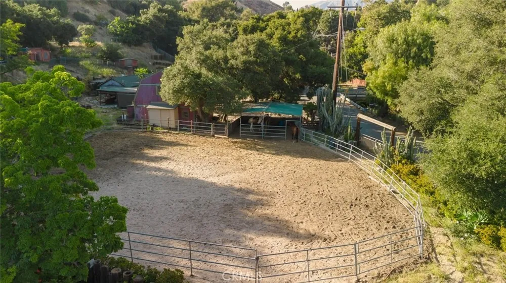 11857 East Trail Sylmar, CA 91342