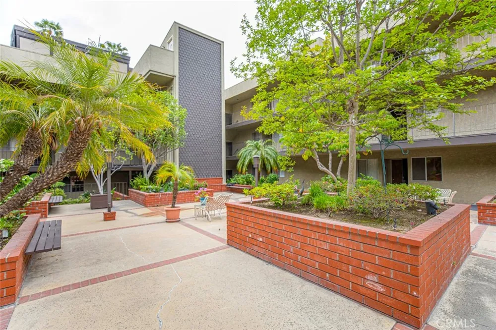 125 W Mountain Street #102 Glendale, CA 91202