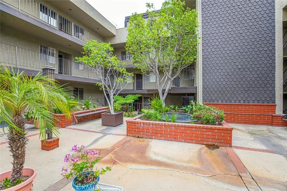 125 W Mountain Street #102 Glendale, CA 91202