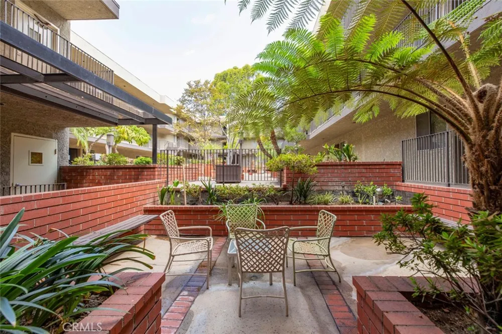 125 W Mountain Street #102 Glendale, CA 91202