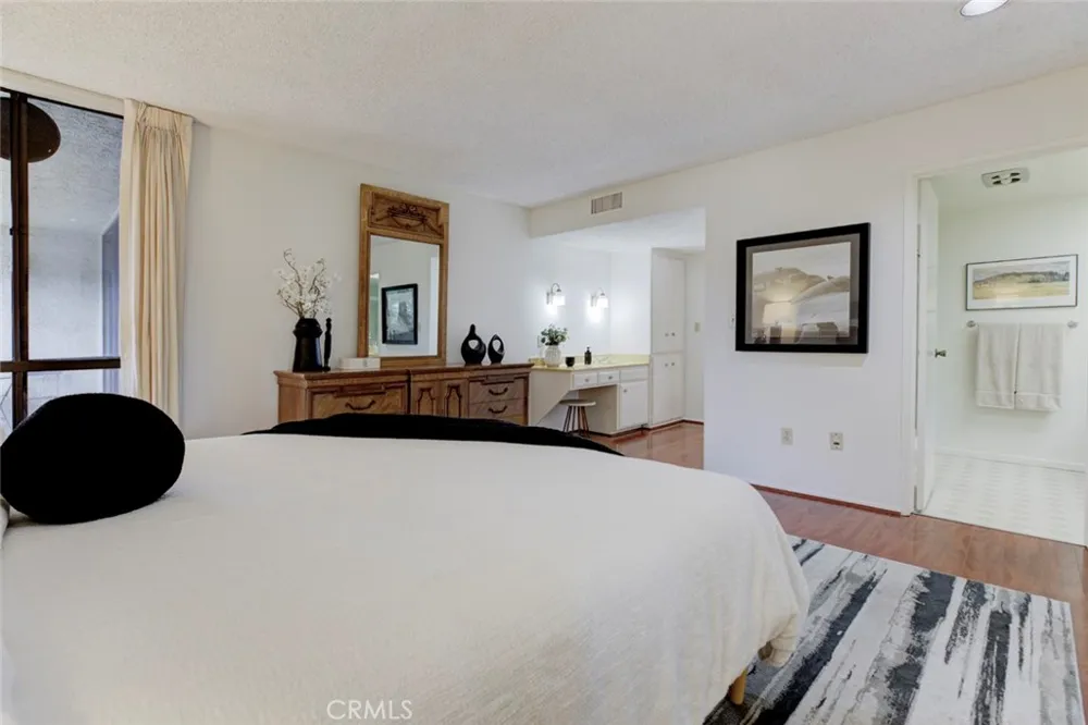 125 W Mountain Street #102 Glendale, CA 91202