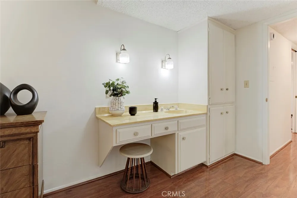 125 W Mountain Street #102 Glendale, CA 91202