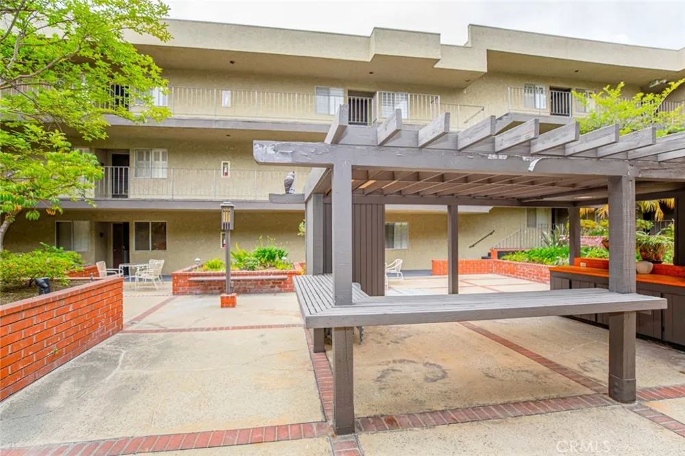 125 W Mountain Street #102 Glendale, CA 91202