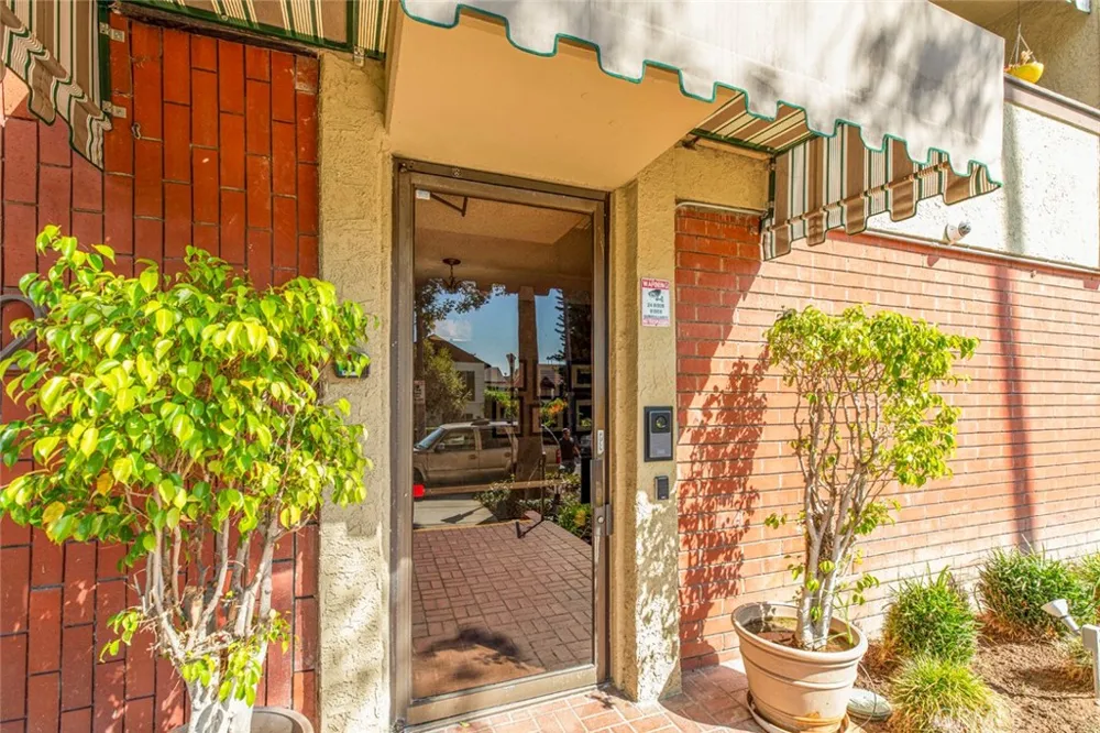 125 W Mountain Street #102 Glendale, CA 91202