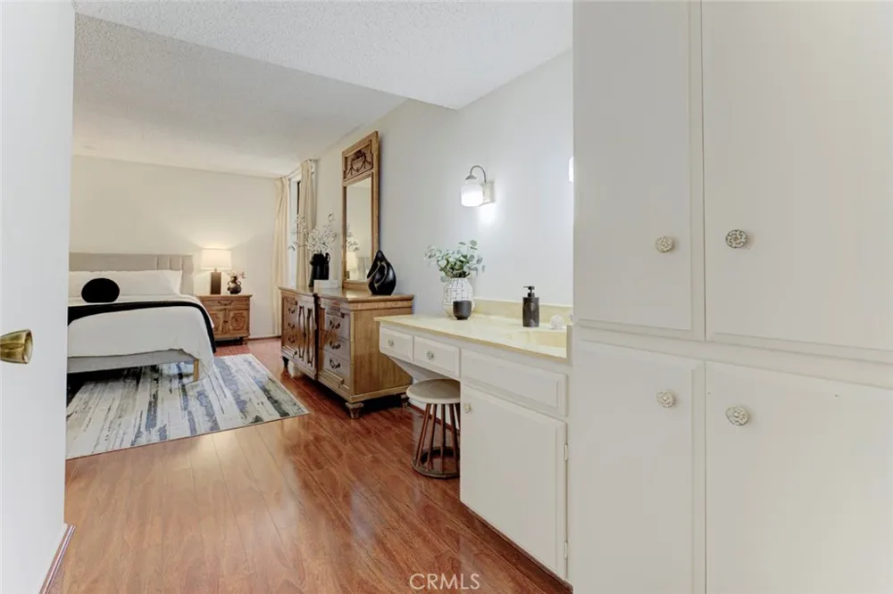 125 W Mountain Street #102 Glendale, CA 91202