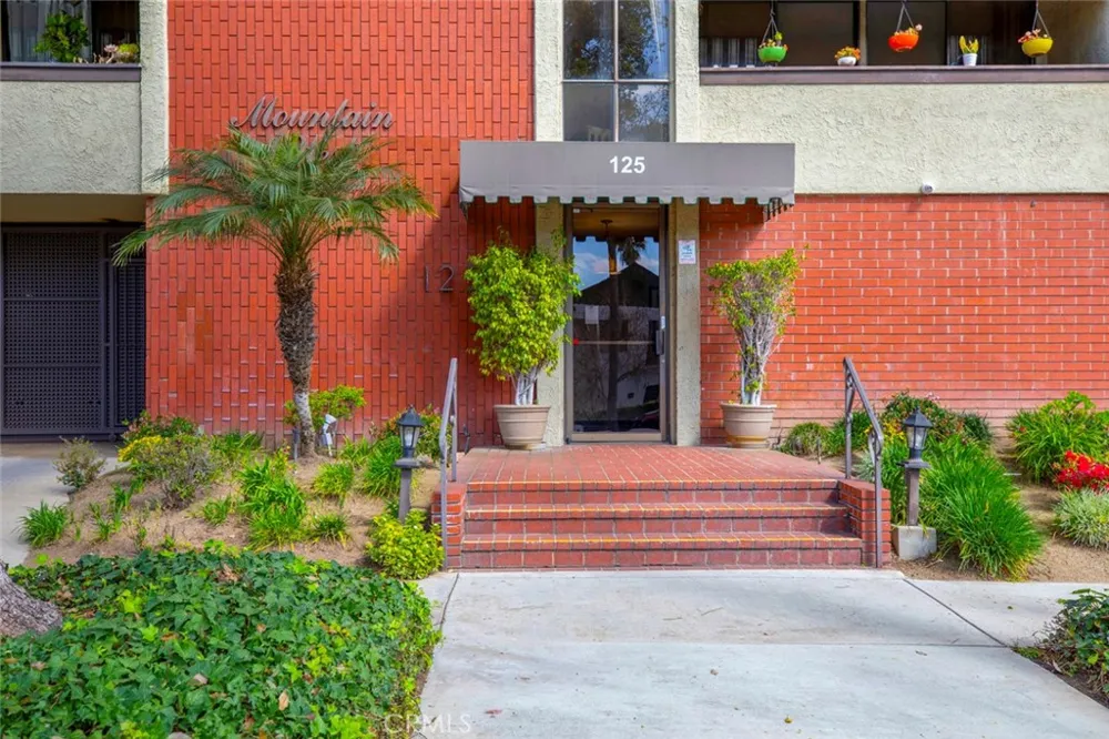 125 W Mountain Street #102 Glendale, CA 91202