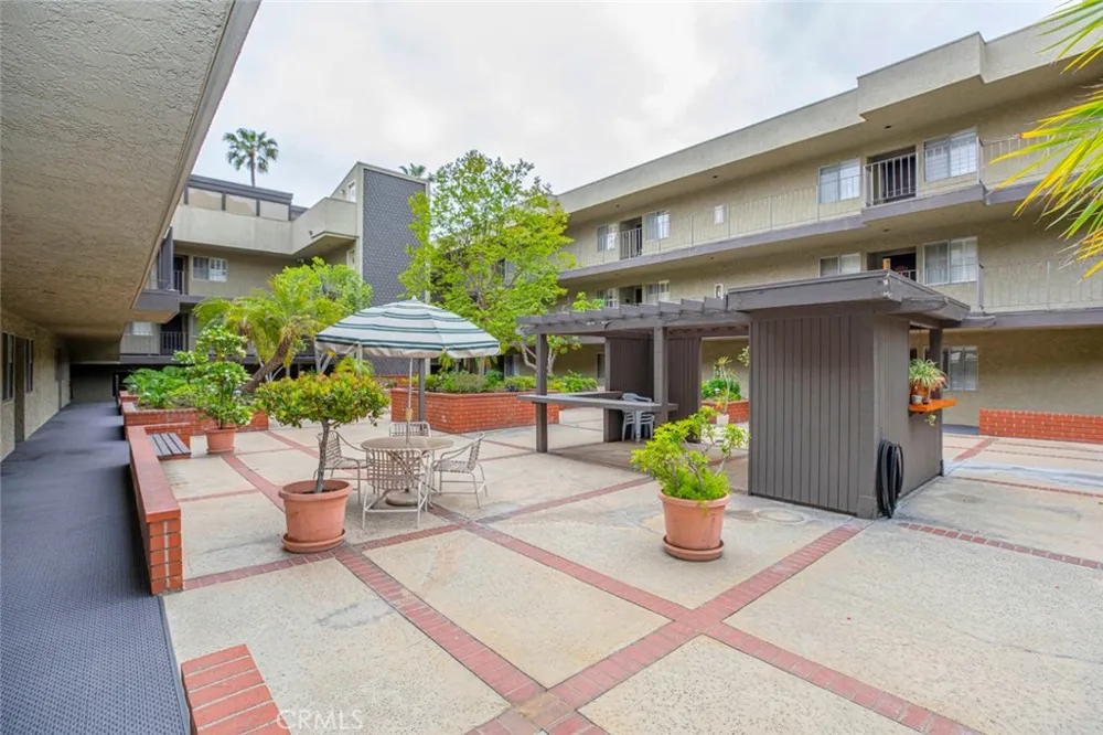 125 W Mountain Street #102 Glendale, CA 91202