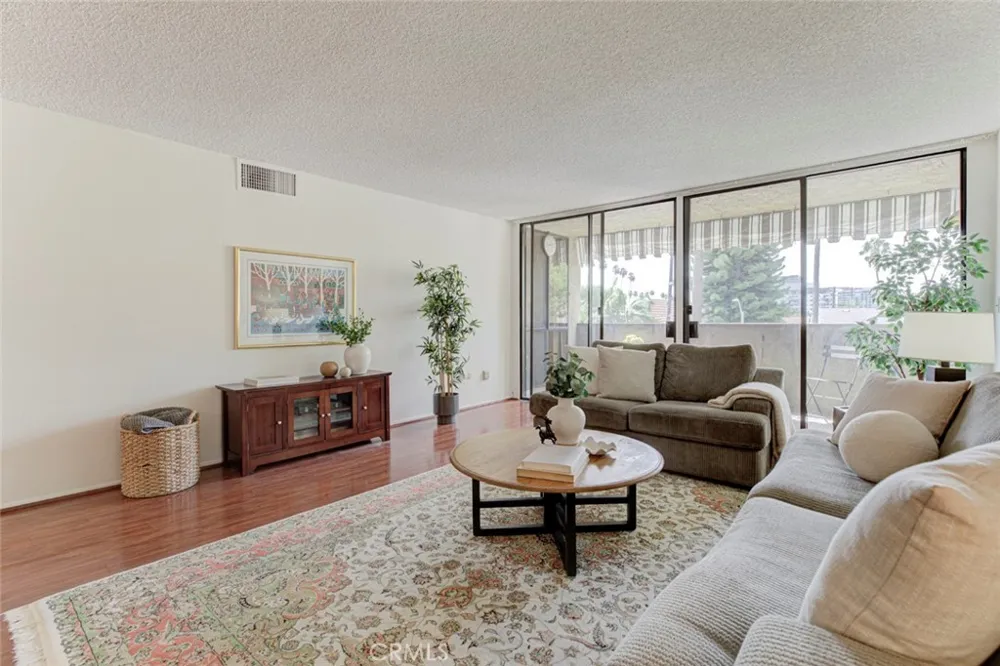 125 W Mountain Street #102 Glendale, CA 91202
