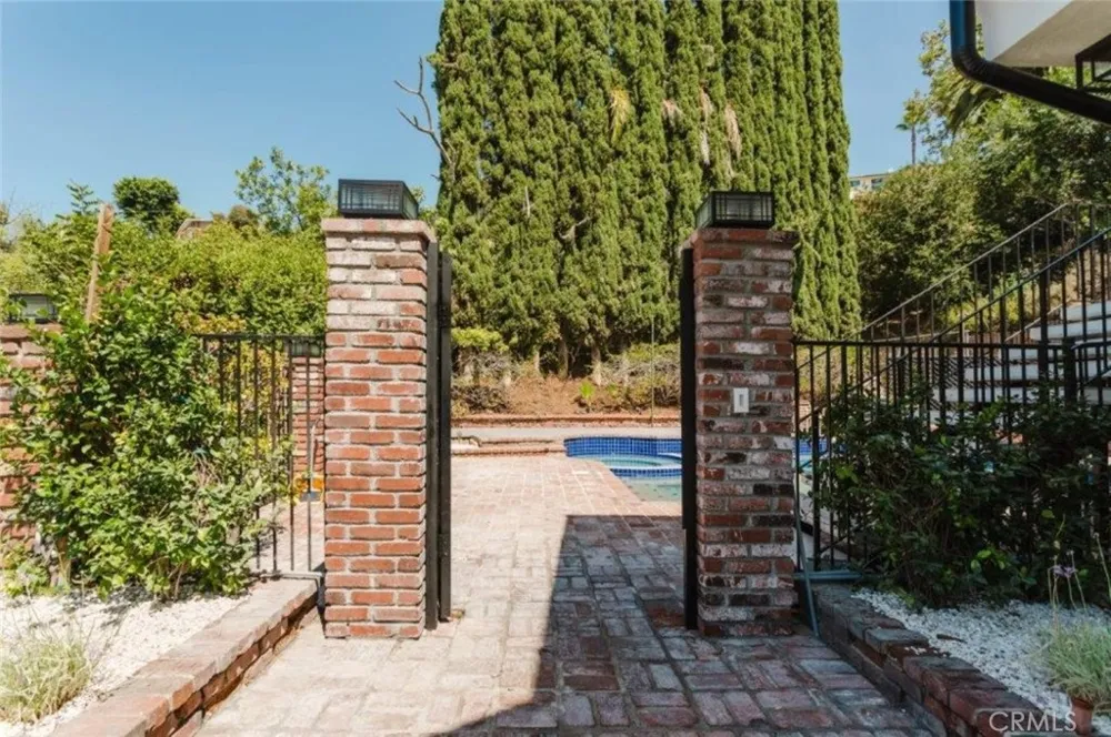 401 Brockmont Drive Glendale, CA 91202