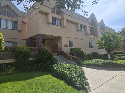 1010 E Maple #6