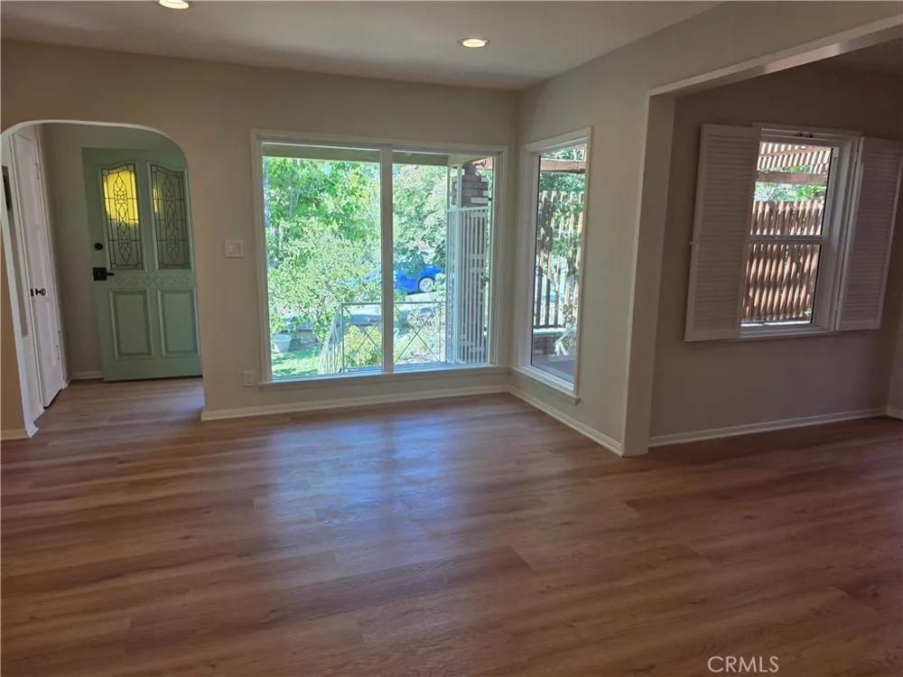 3255 Henrietta Glendale, CA 91214
