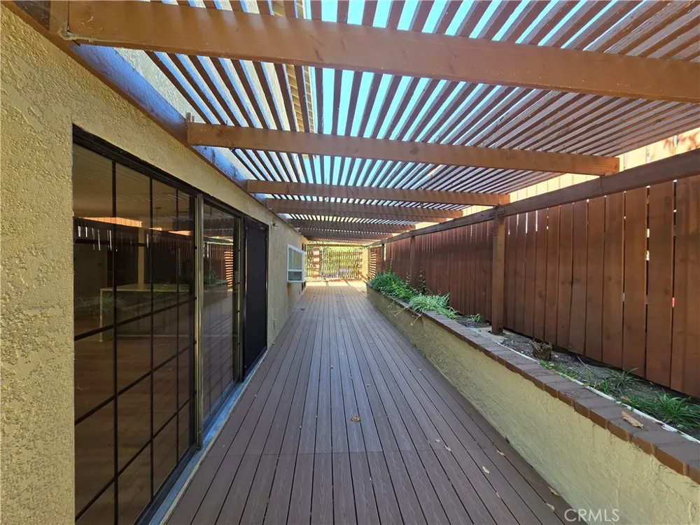 3255 Henrietta Glendale, CA 91214