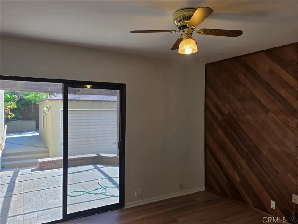 3255 Henrietta Glendale, CA 91214