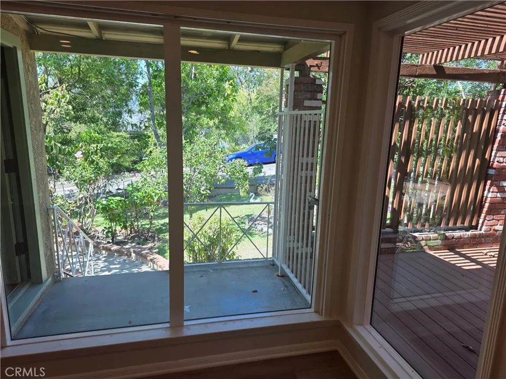 3255 Henrietta Glendale, CA 91214