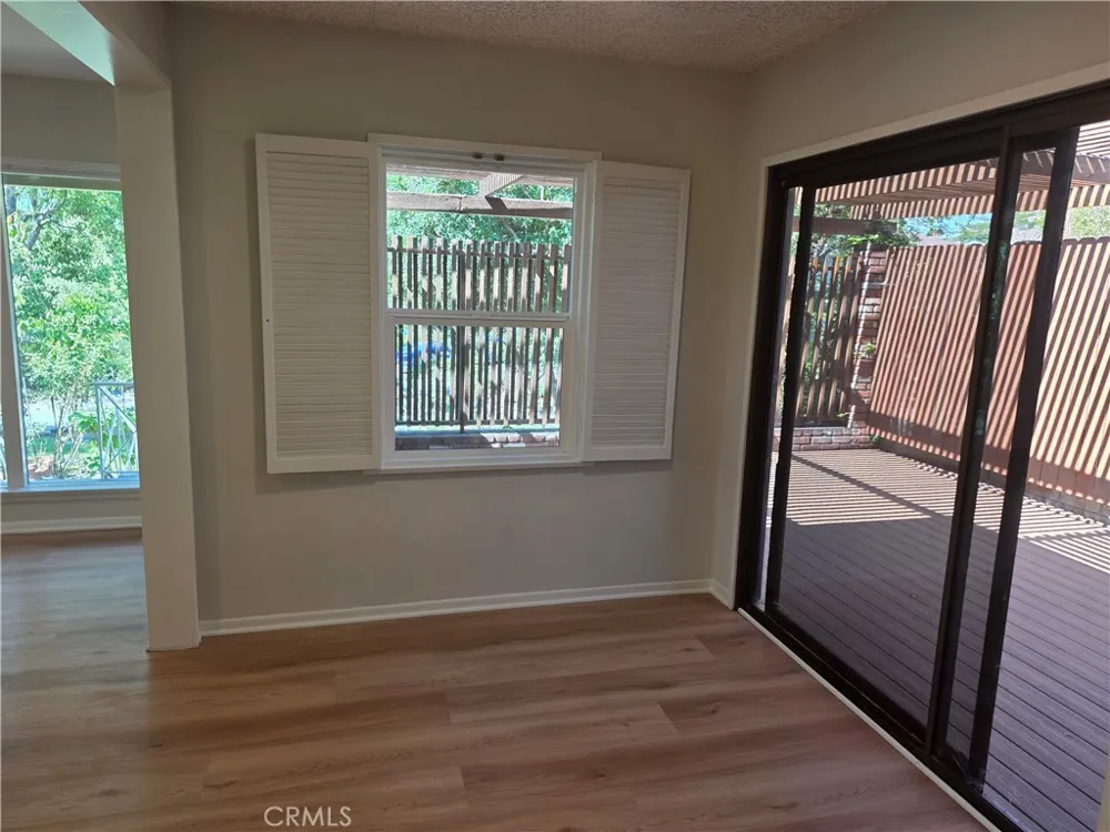 3255 Henrietta Glendale, CA 91214
