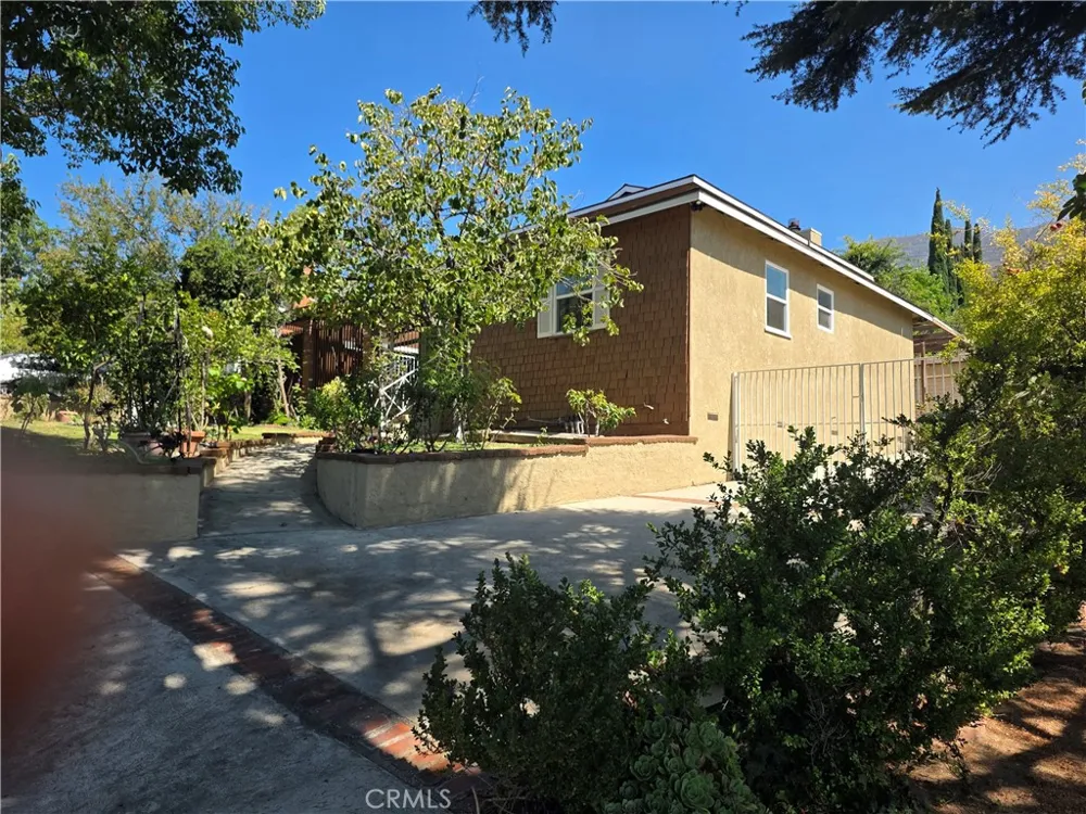 3255 Henrietta Glendale, CA 91214