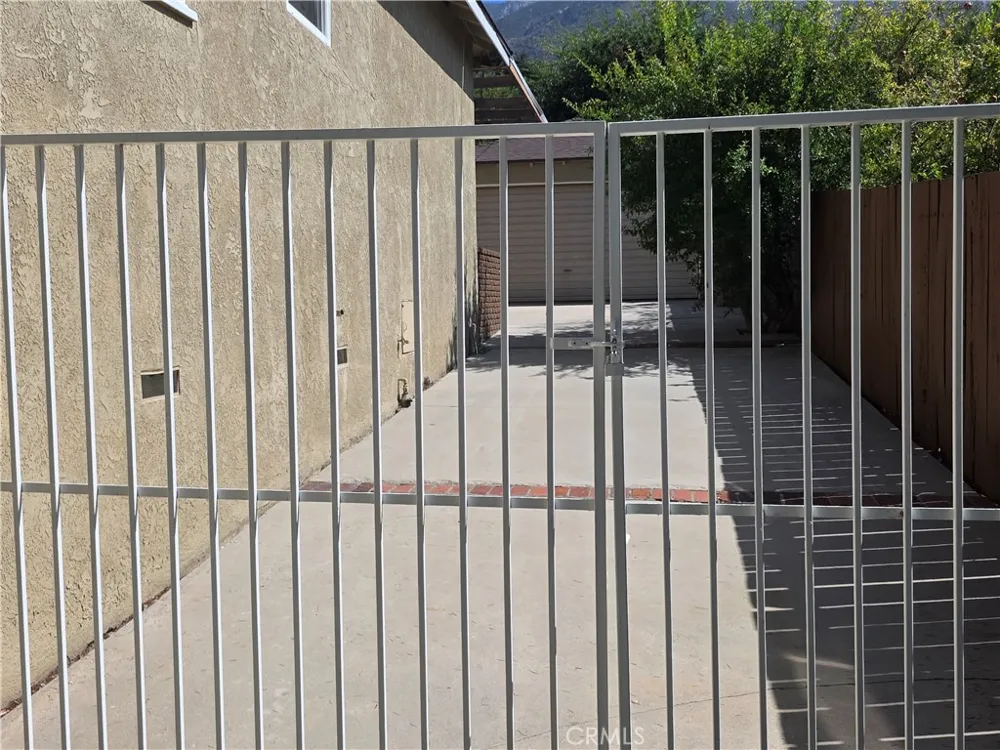 3255 Henrietta Glendale, CA 91214