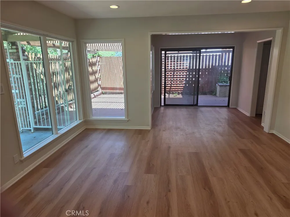 3255 Henrietta Glendale, CA 91214