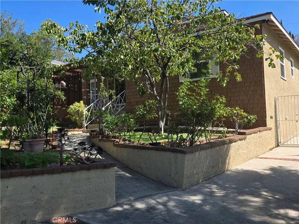 3255 Henrietta Glendale, CA 91214
