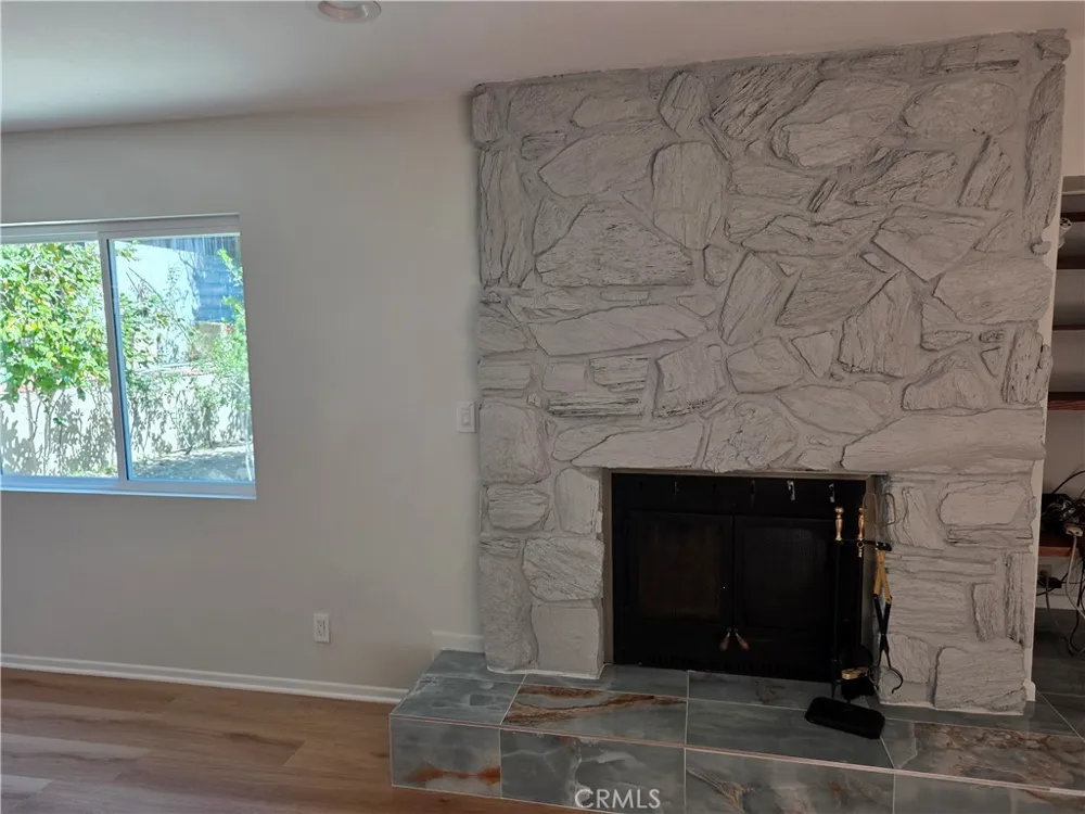3255 Henrietta Glendale, CA 91214