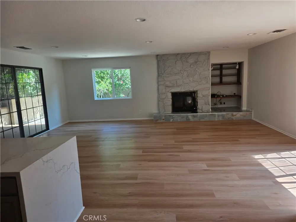 3255 Henrietta Glendale, CA 91214
