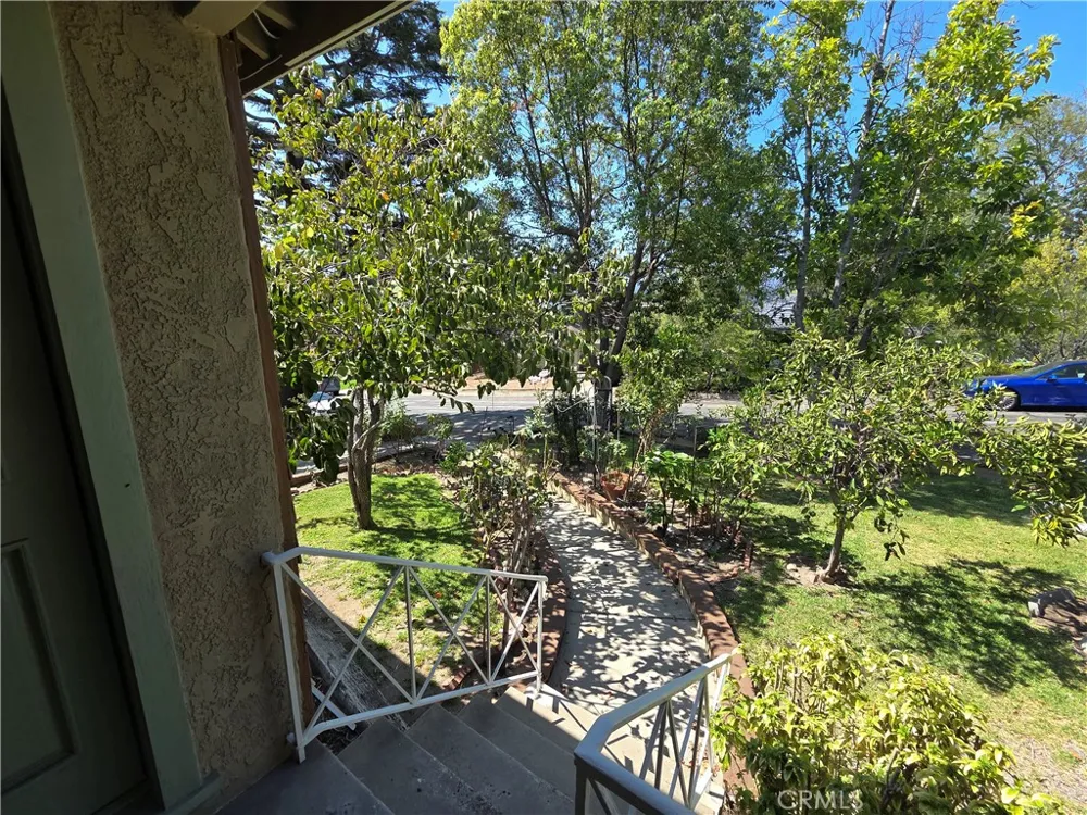 3255 Henrietta Glendale, CA 91214