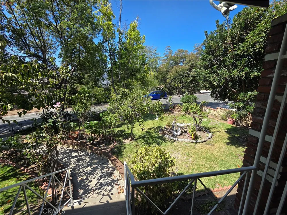 3255 Henrietta Glendale, CA 91214
