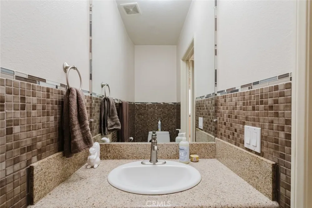 13220 Valleyheart Drive #202 Studio City, CA 91604
