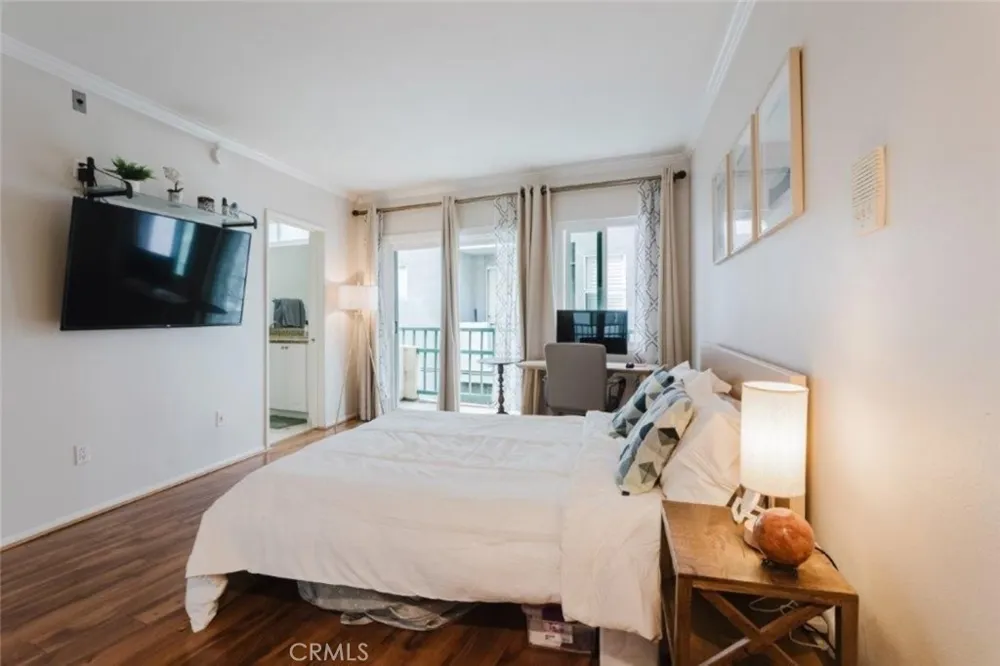 13220 Valleyheart Drive #202 Studio City, CA 91604
