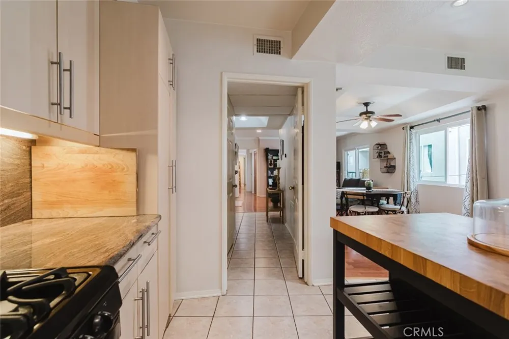 13220 Valleyheart Drive #202 Studio City, CA 91604