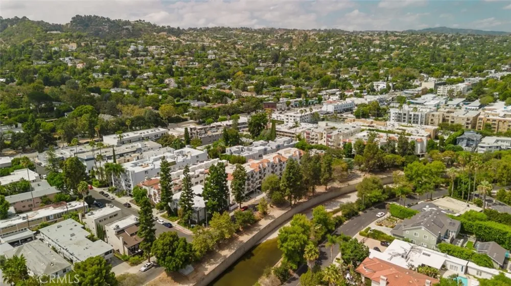 13220 Valleyheart Drive #202 Studio City, CA 91604