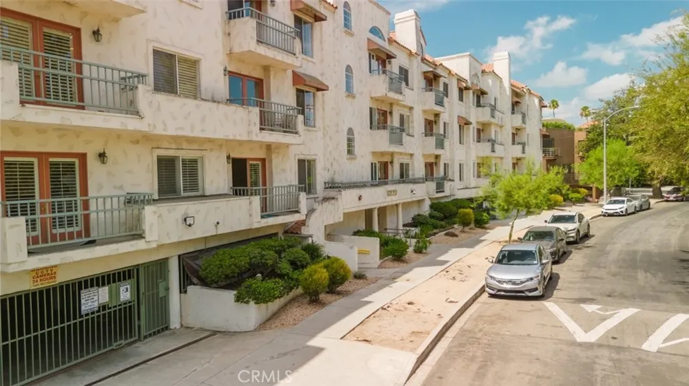 13220 Valleyheart Drive #202 Studio City, CA 91604