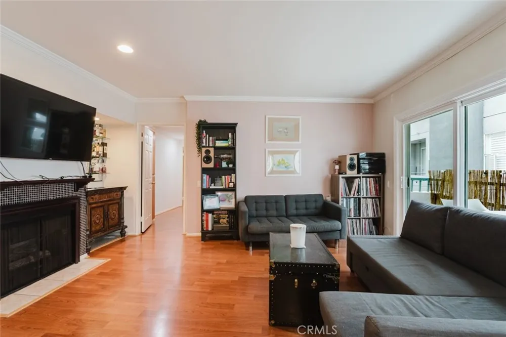 13220 Valleyheart Drive #202 Studio City, CA 91604
